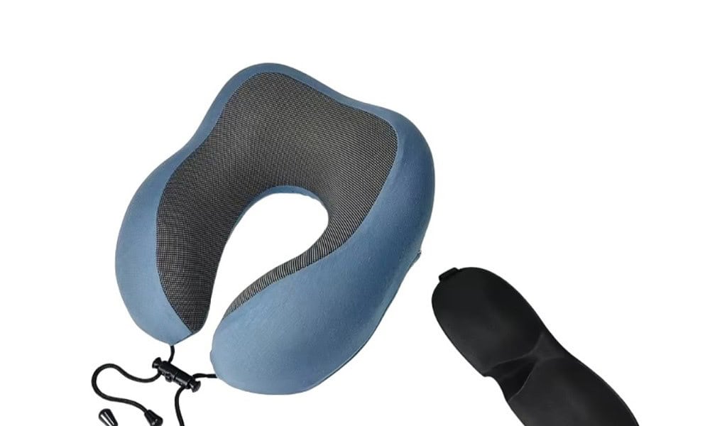 travelpillowset eyeplug eyemask1